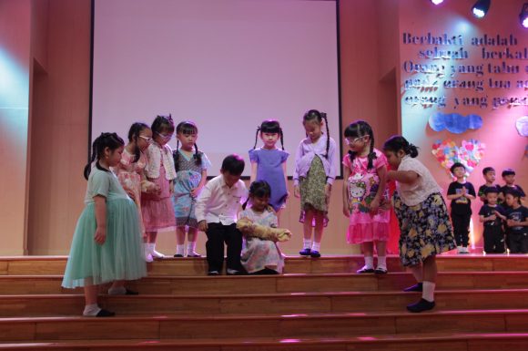 Berbakti merupakan Wujud Cinta Kasih kepada Orang Tua