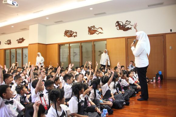 Pengenalan Aula Jing Si & Daai TV