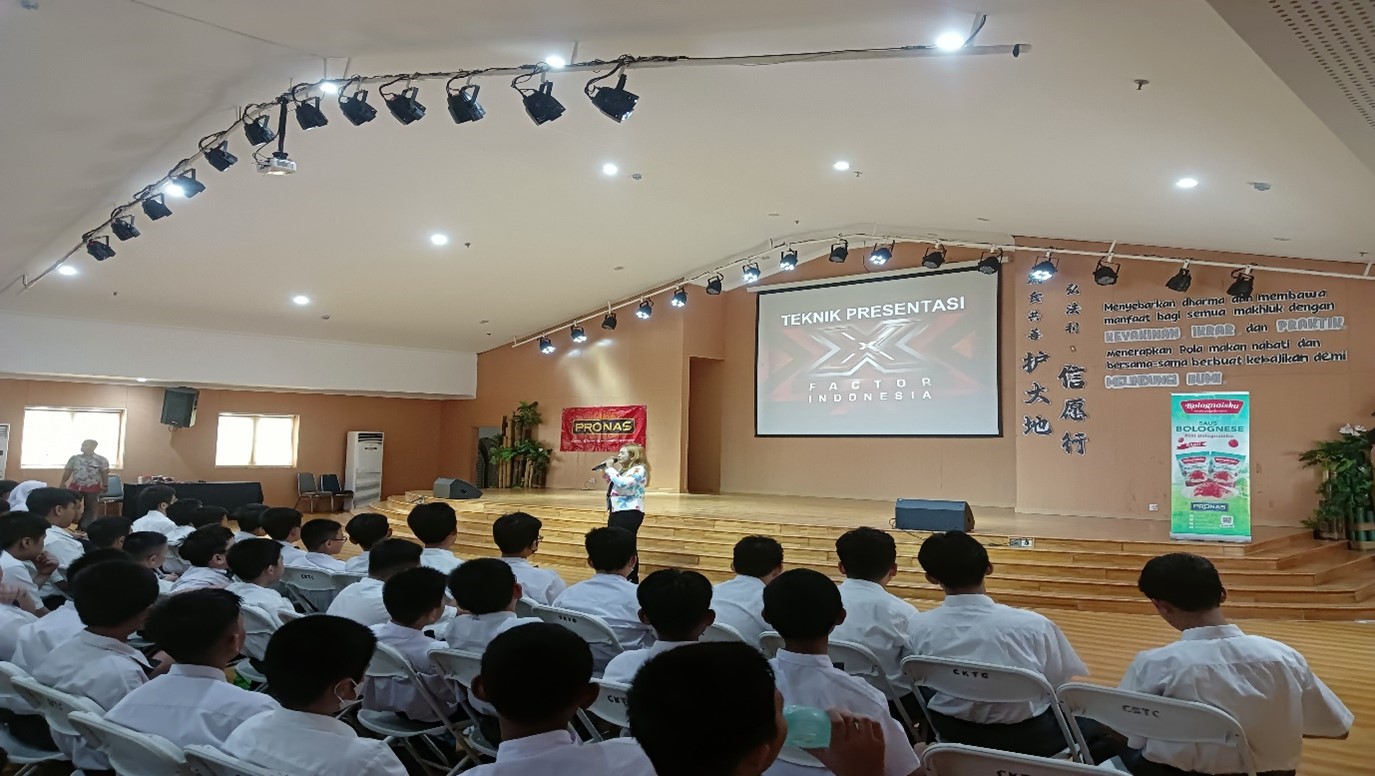 Workshop Public Speaking bersama Priska Sahanaya di SMP Cinta Kasih Tzu Chi