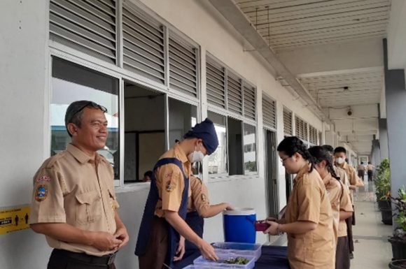 Makan Siang Bersama: Lebih dari Sekadar Mengenyangkan Perut