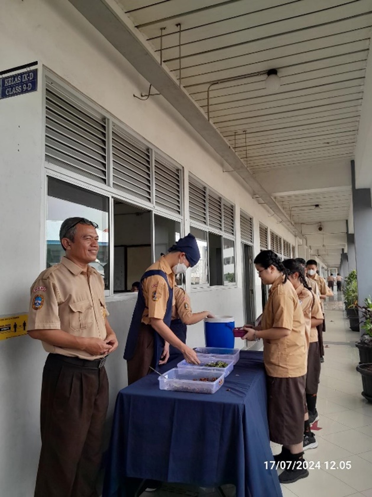 Makan Siang Bersama: Lebih dari Sekadar Mengenyangkan Perut