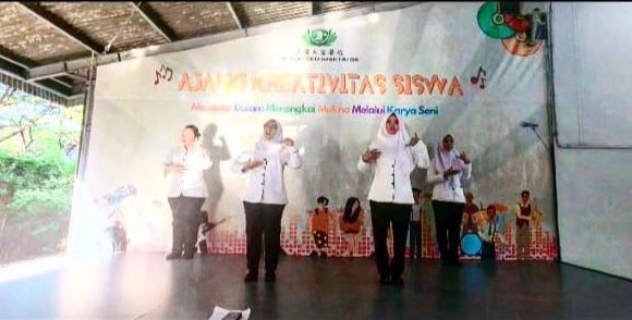 Menggerakkan Shou Yu SMP Cinta Kasih Tzu Chi
