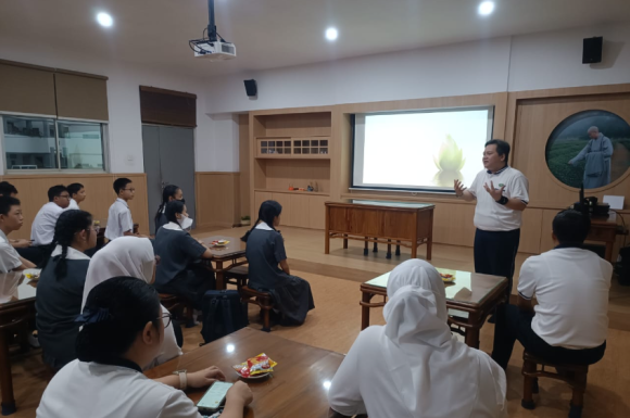 Xun Fa Xiang: Menghirup Keharuman Dharma