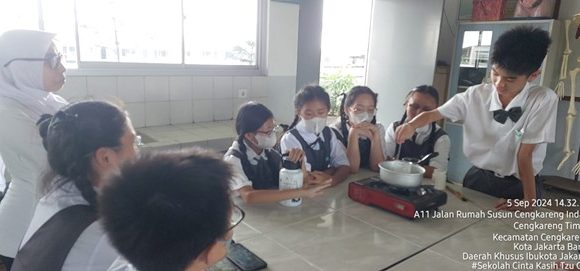 Meningkatkan Minat Siswa dalam Sains Melalui Science Club