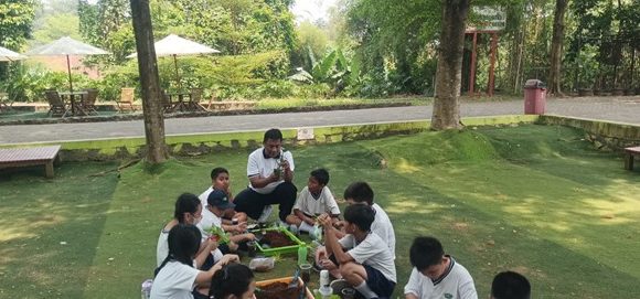Memanfaatkan Alam Sebagai Laboratorium Belajar Melalui Program Study Tour