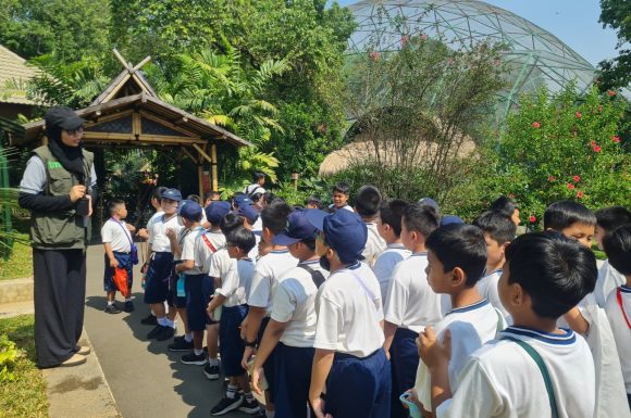 Bertualang di Taman Burung Jagat Satwa Nusantara dan Pusat Peragaan IPTEK Taman Mini Indonesia Indah