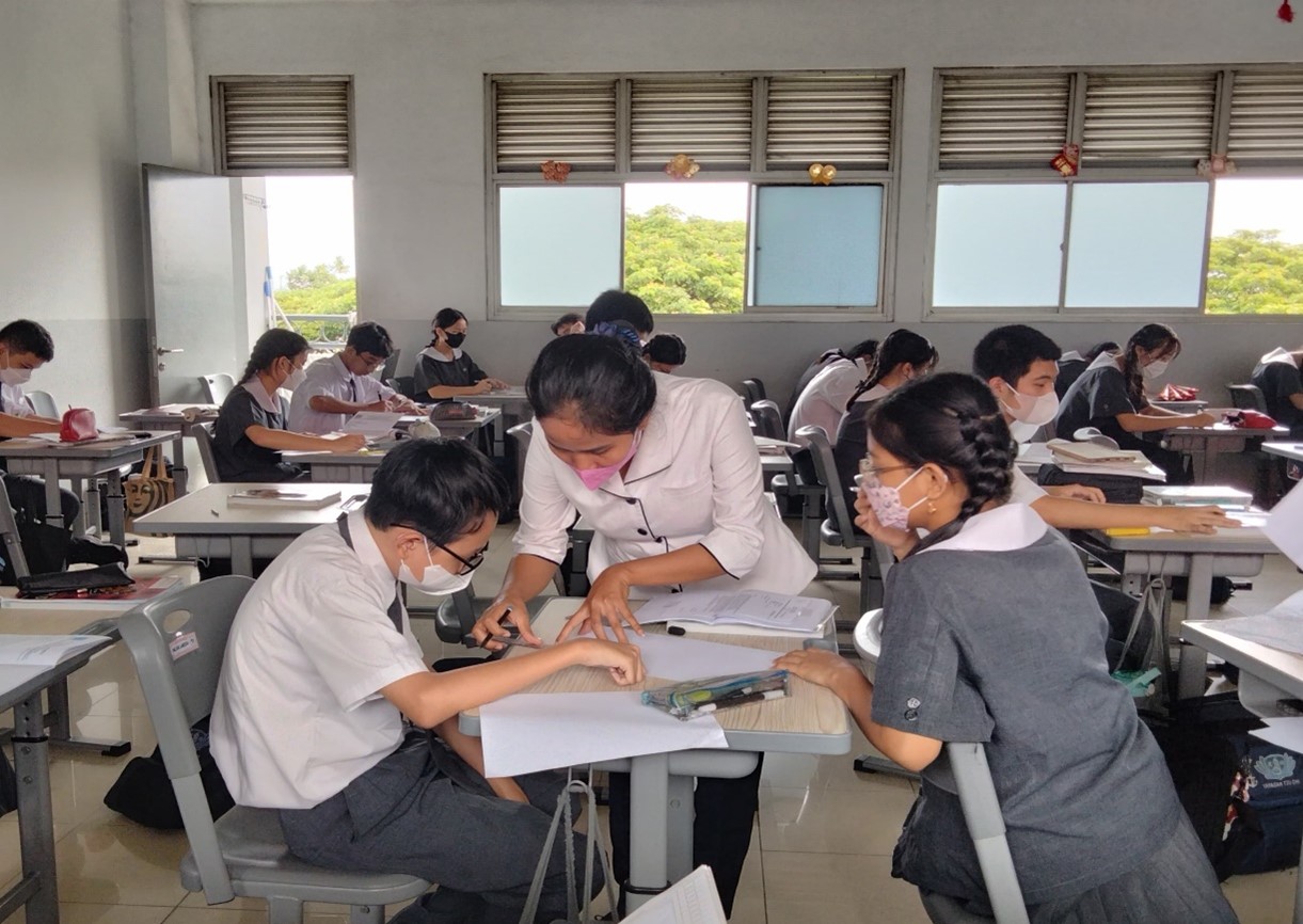 Krisis Identitas di Era Digital: Ini Tekanan Teman atau Tekanan Diri Sendiri?