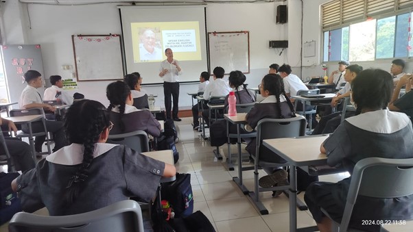 Program Bahasa Inggris di SMK Cinta Kasih Tzu Chi Bersama Native Teacher dari Amerika Serikat