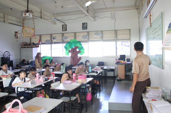 Mengisi Tangki Cinta : Peran Guru dalam Membangun Hubungan Positif dengan Siswa