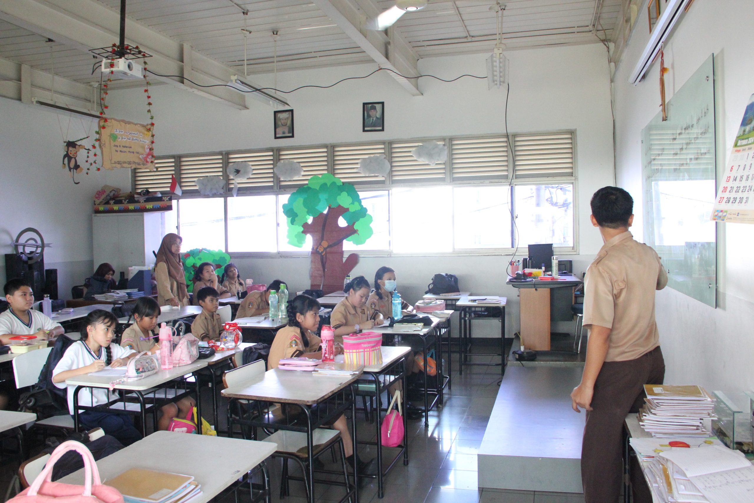 Mengisi Tangki Cinta : Peran Guru dalam Membangun Hubungan Positif dengan Siswa
