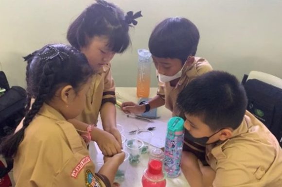 Konsep Perkalian Dengan Kelereng