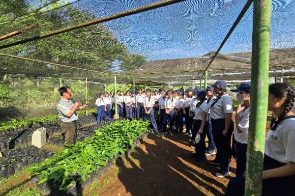 Mengenal Lebih Dekat Proses Produksi dalam Kunjungan Industri Badan Standardisasi Instrumen Pertanian – Kementerian Pertanian