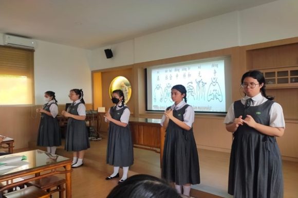 Menyebarkan Cinta Kasih Melalui Ekstrakurikuler Bahasa Isyarat Tangan di SMP Cinta Kasih Tzu Chi