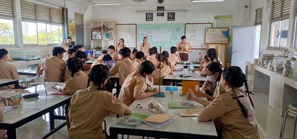 Manfaat Kegiatan Praktikum di Laboratorium pada Mata Pelajaran Kimia