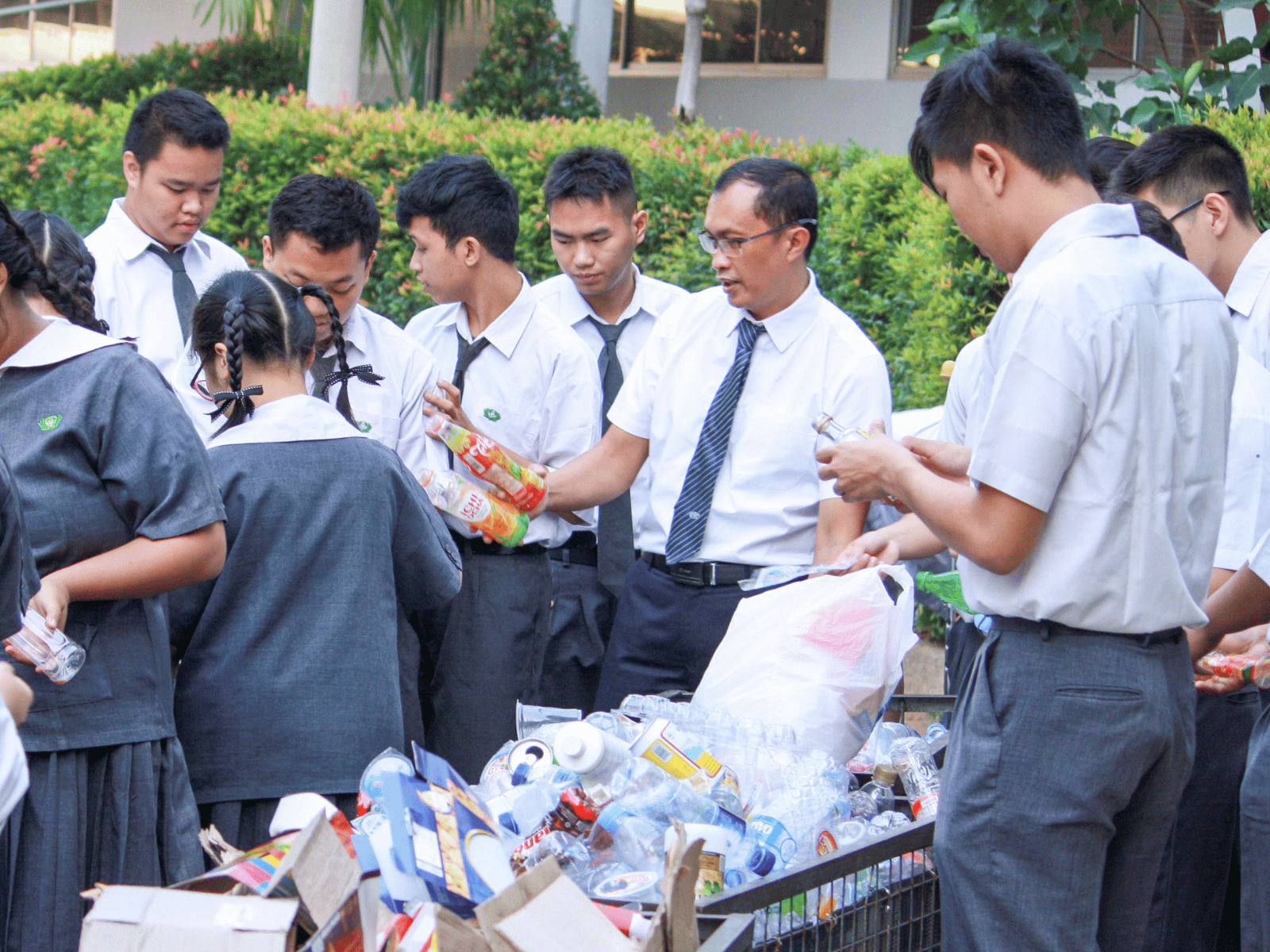 Program Pemilahan Sampah di Lingkungan Sekolah Cinta Kasih Tzu Chi sebagai Upaya menumbuhkan Kesadaran Lingkungan.