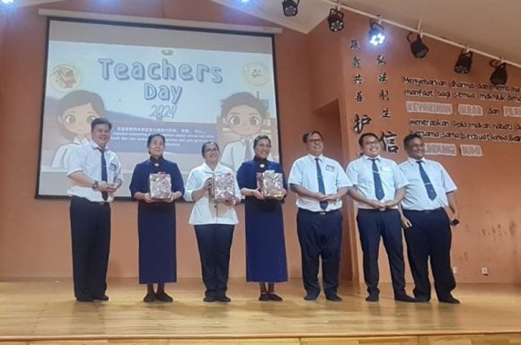 Membangun Semangat Cinta Kasih dalam Pendidikan melalui Peringatan Hari Guru