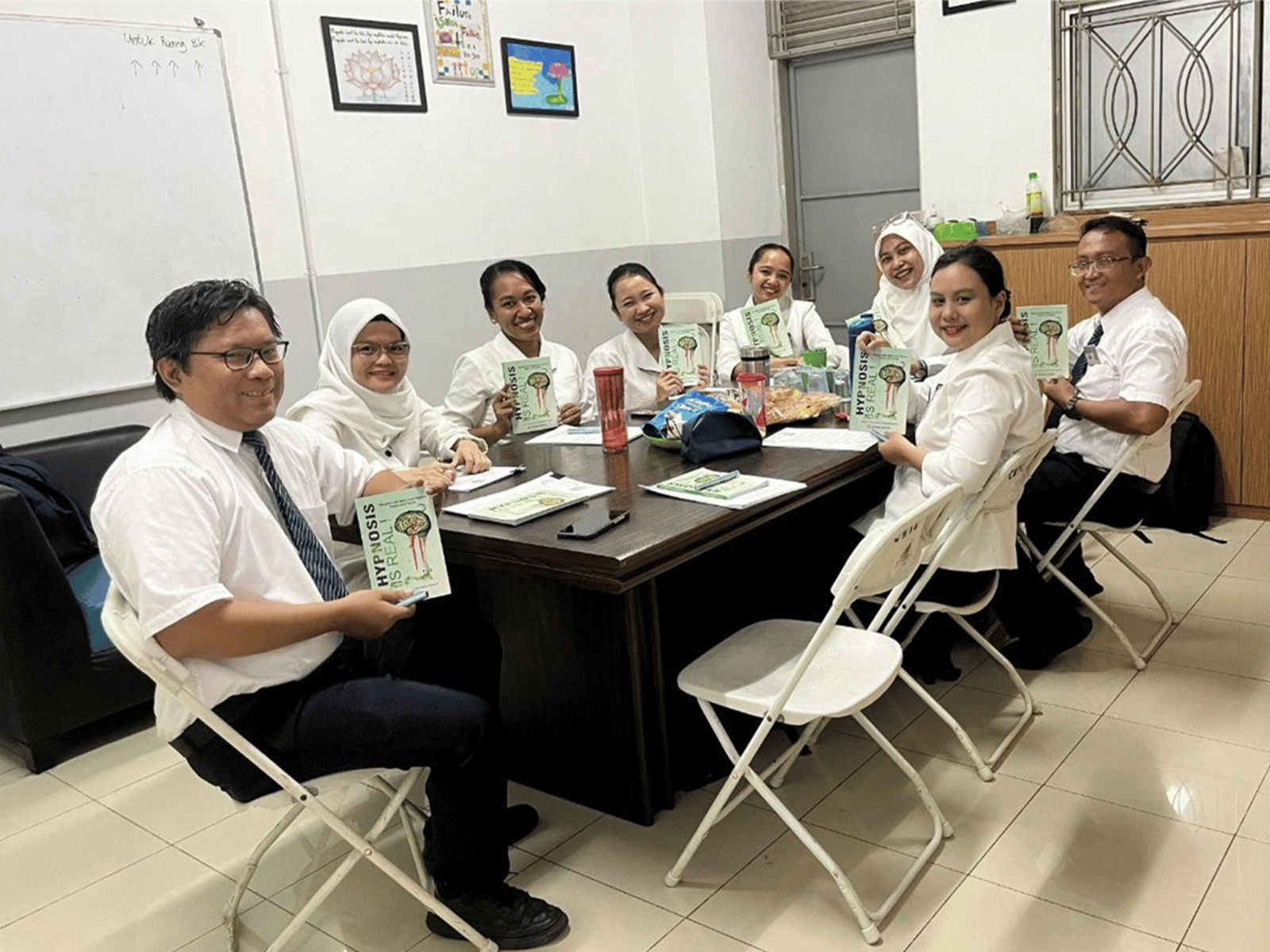 Pelatihan Hipnoterapi untuk Guru BK dan Kesiswaan: Meningkatkan Kemampuan dalam Mendampingi Peserta Didik