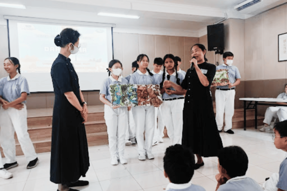 Membangun Karakter Yang Jujur Melalui Karya Seni Bersama Daai Mama