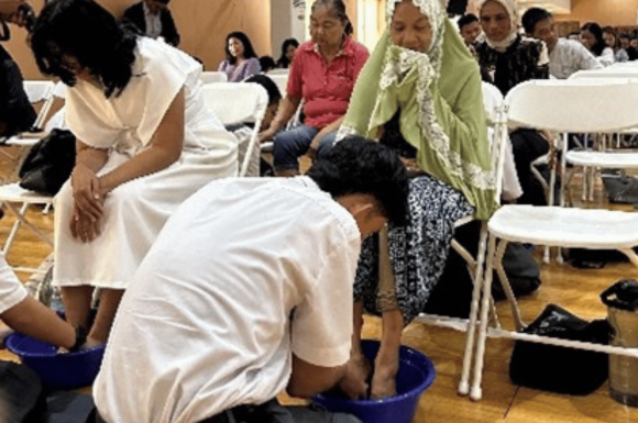 Harta Tak Ternilai di Hari Bakti kepada Orang Tua