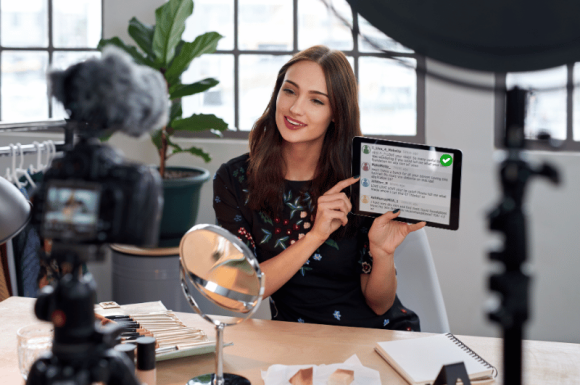 Guru sebagai Konten Kreator: Menyebarkan Ilmu Lewat Media Sosial