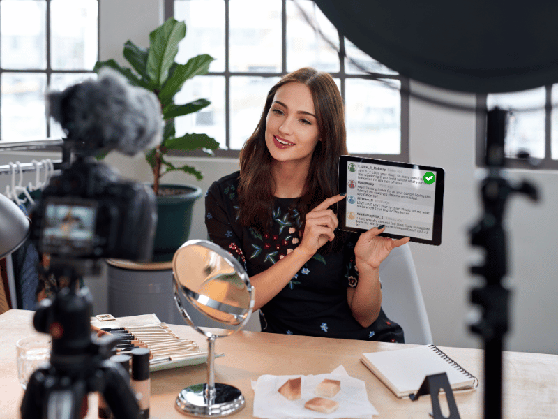 Guru sebagai Konten Kreator: Menyebarkan Ilmu Lewat Media Sosial