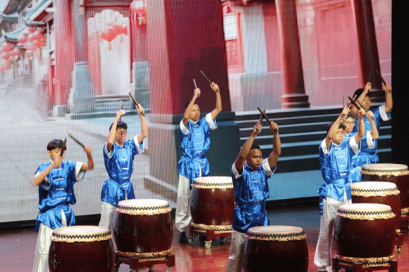 Penampilan Tim Genderang Pada Pemberkahan Awal Tahun Heqi Barat