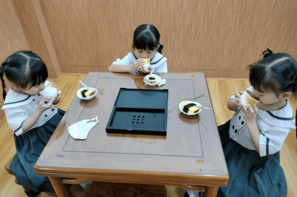 Mempelajari Filosofi Tzu Chi Dalam Kegiatan Kelas Saji Teh