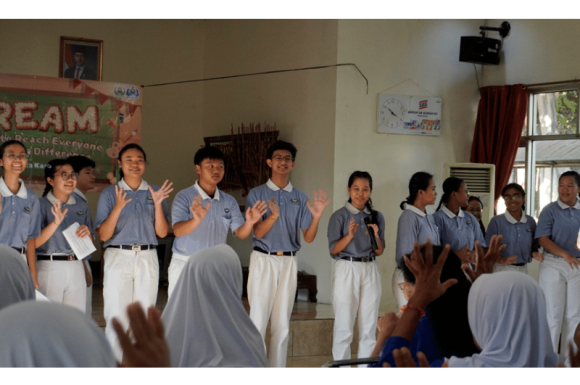 Generasi Muda Berbagi Kasih: Kunjungan ke Panti Jompo Tresna Werdha Budi Mulia 2