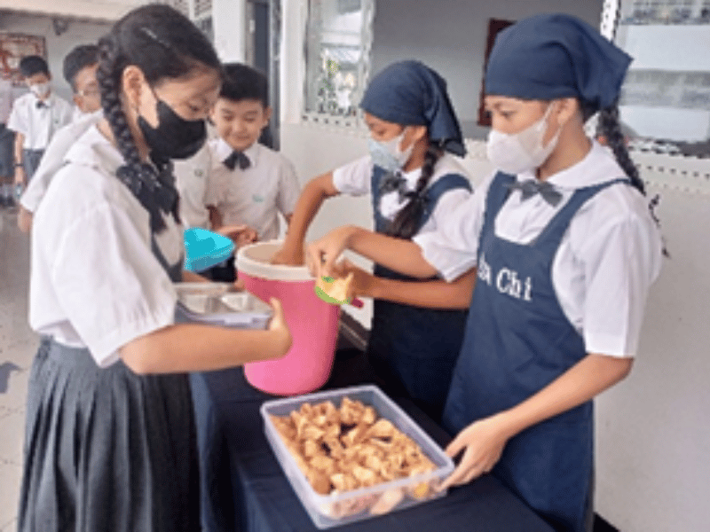 Melayani Sepenuh Hati dalam Kegiatan Makan Sehat