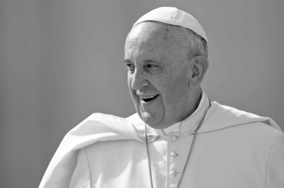 Mengenang Paus Fransiskus: Sang Pemimpin yang Penuh Kasih Sayang dan Kemanusiaan