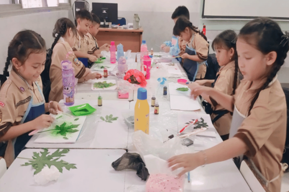 Melukis dengan Daun, Menanam Cinta Kasih