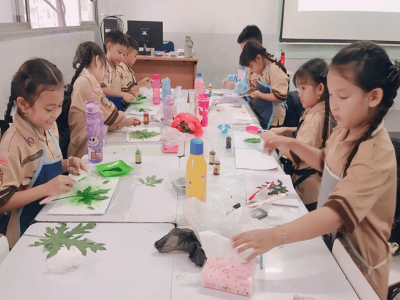 Melukis dengan Daun, Menanam Cinta Kasih