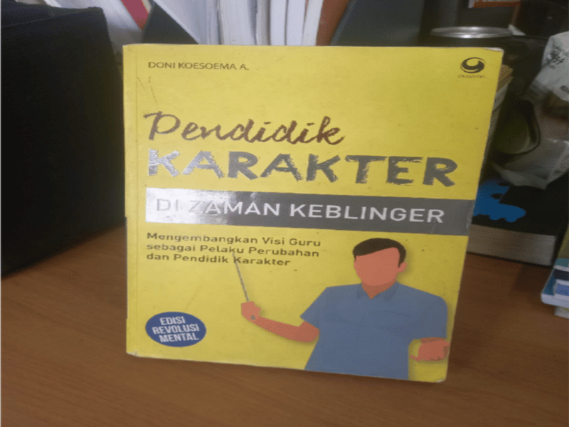 Resensi Buku: Pendidik Karakter Di Zaman Keblinger