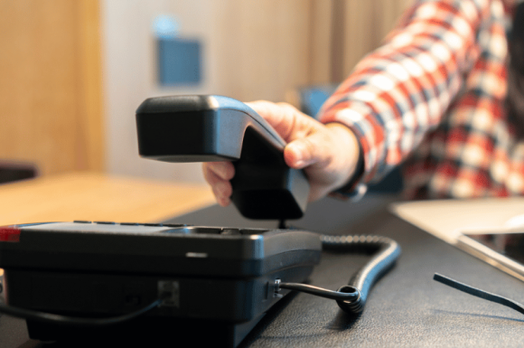 Gen Z Malas Angkat Telepon? Mitos atau Fakta?