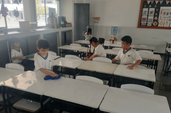 Menanamkan Nilai Tanggung Jawab Dengan Kegiatan Piket Kelas