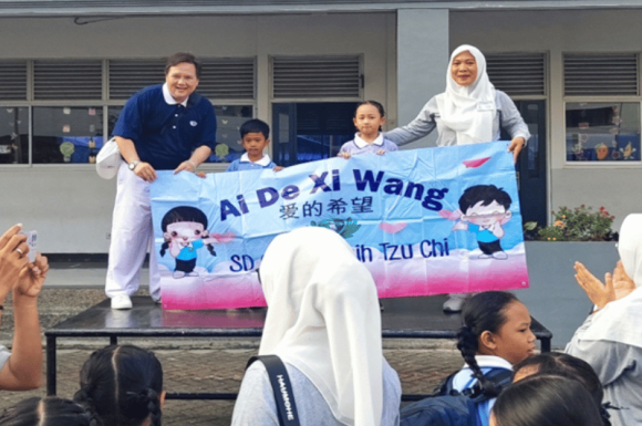 Menanamkan Tekad dalam Diri untuk Mengikuti Peraturan Melalui Kegiatan Ai De Xi Wang