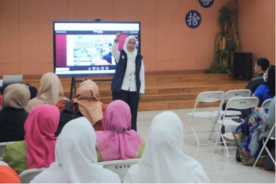 Pengimbasan Sekolah dengan Interactive Flat Panel di SDS Cinta Kasih Tzu Chi