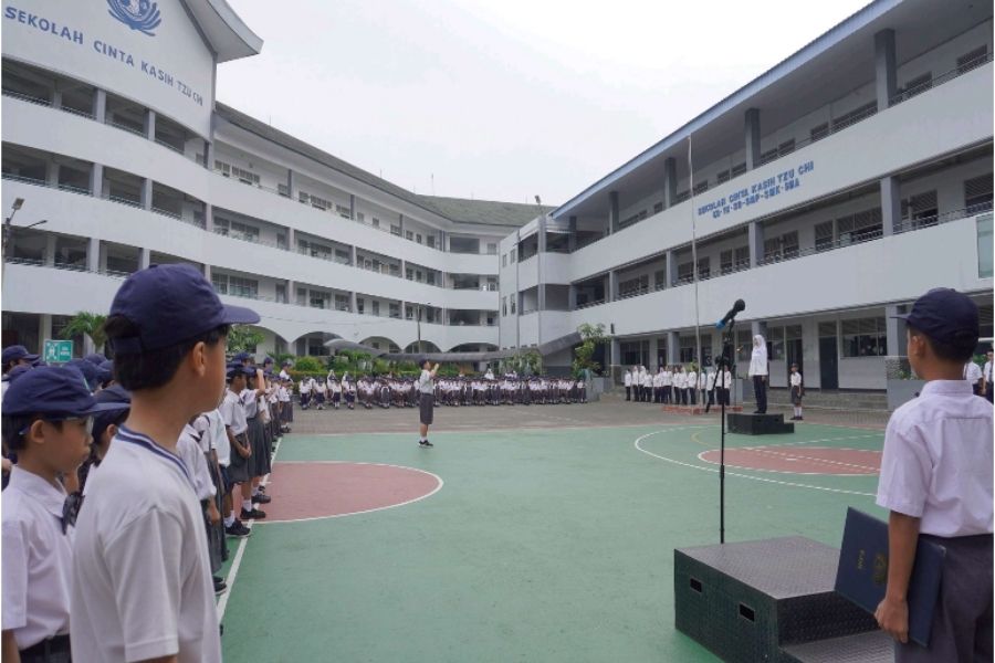 Melatih Kedisiplinan Dengan Mengikuti Upacara Bendera