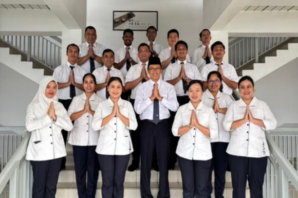 Hari Guru Nasional 2025 : Simbol Dedikasi dan Pengabdian Guru