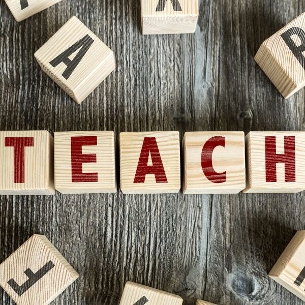 Mendidik di Tengah Zaman yang Berlari: Antara Nilai dan Realita