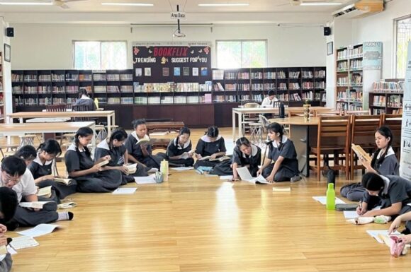 Berburu Kata di Antara Rak Buku: Petualangan Literasi Siswa Kelas X  SMK Cinta Kasih Tzu Chi