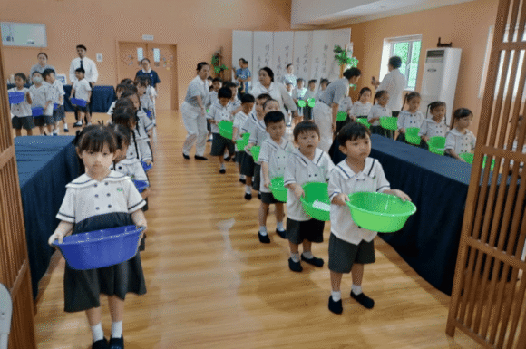 Menumbuhkan Cinta dan Bakti di Usia Dini melalui Kegiatan Hari Bakti TK Cinta Kasih Tzu Chi