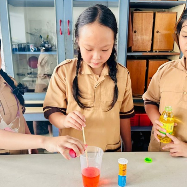 Belajar Seru di Eskul Sains: Eksperimen Lava Lamp