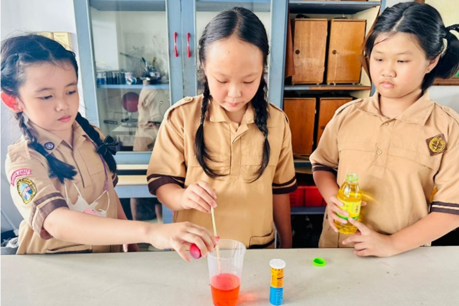 Belajar Seru di Eskul Sains: Eksperimen Lava Lamp