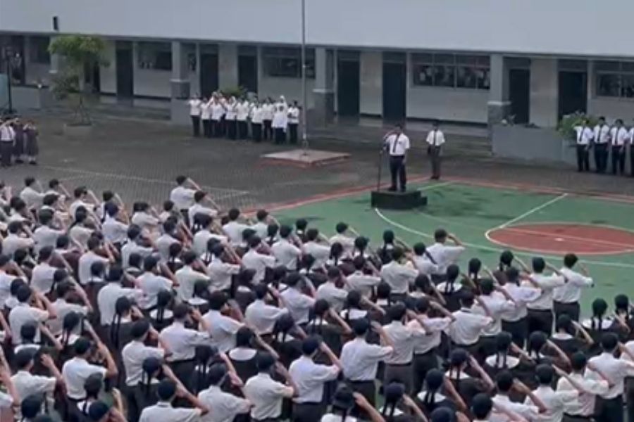 Upacara Bendera sebagai Sarana Penanaman Nilai Nasionalisme oleh Kelas X PPLG 2