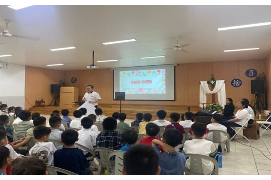 Perayaan Paskah dan Bakti Sosial Siswa
