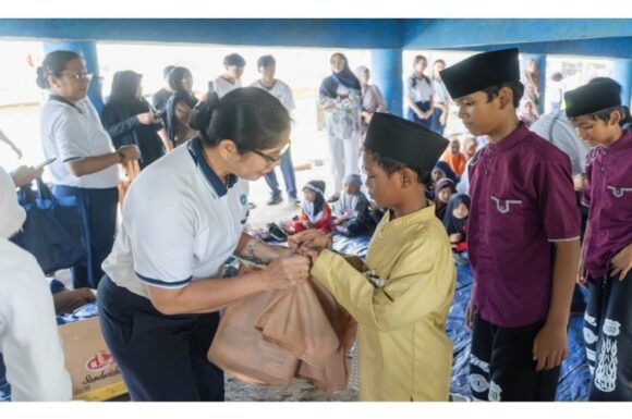 Satu Keluarga Satu Kasih SMK Cinta Kasih Tzu Chi Kembali Berbagi di Rumah Belajar Merah Putih Cilincing Jakarta Utara