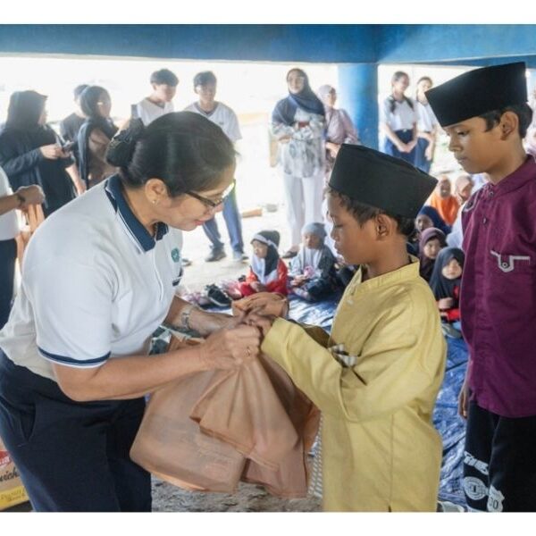 Satu Keluarga Satu Kasih SMK Cinta Kasih Tzu Chi Kembali Berbagi di Rumah Belajar Merah Putih Cilincing Jakarta Utara