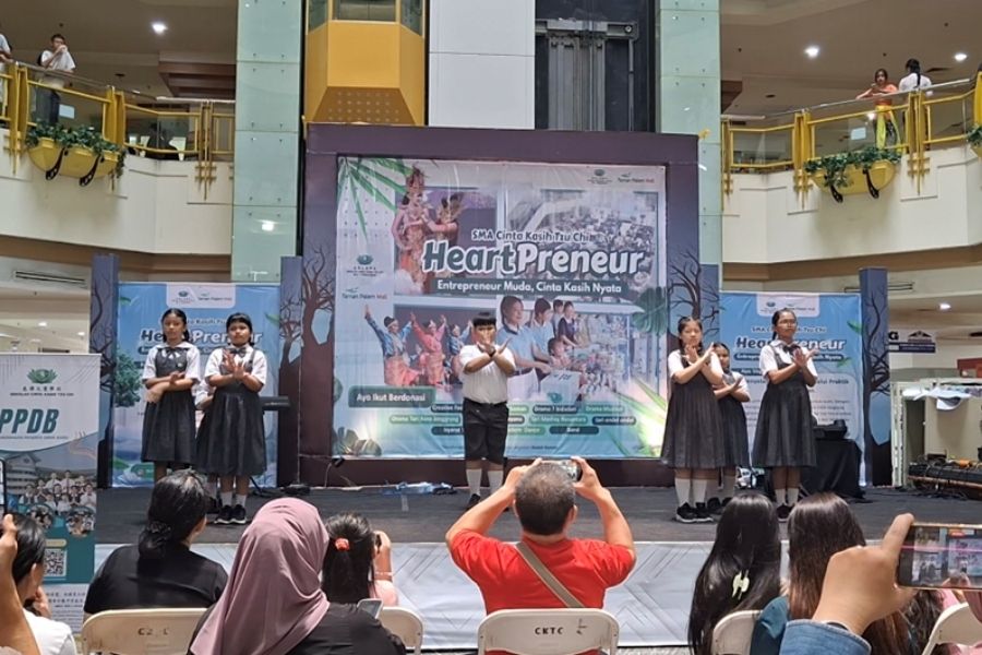 Mengenal Budaya Tzu Chi Melalui Kegiatan Isyarat Tangan Untuk Menumbuhkan Semangat dan Rasa Percaya Diri Siswa Sejak Dini