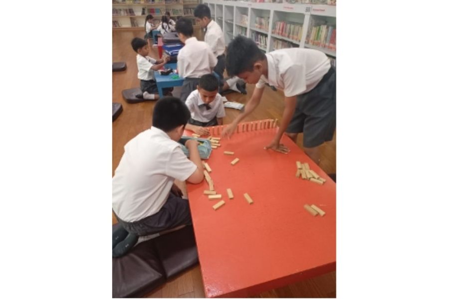 Kegiatan Belajar Kreatif di Perpustakaan SD Cinta Kasih Tzu Chi